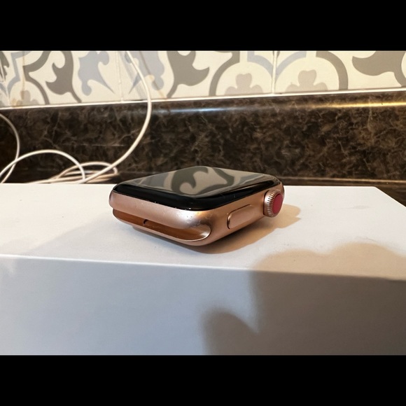 Apple Watch series 3 42mm rose gold - Picture 4 of 4